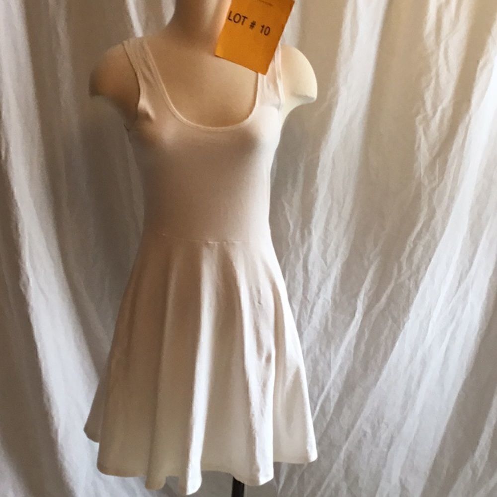 Cotton blend skater style dress in white in small